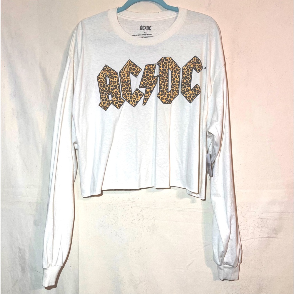 AC/DC Crop Top Long-sleeve Shirt.
Color: Off White Size:1x